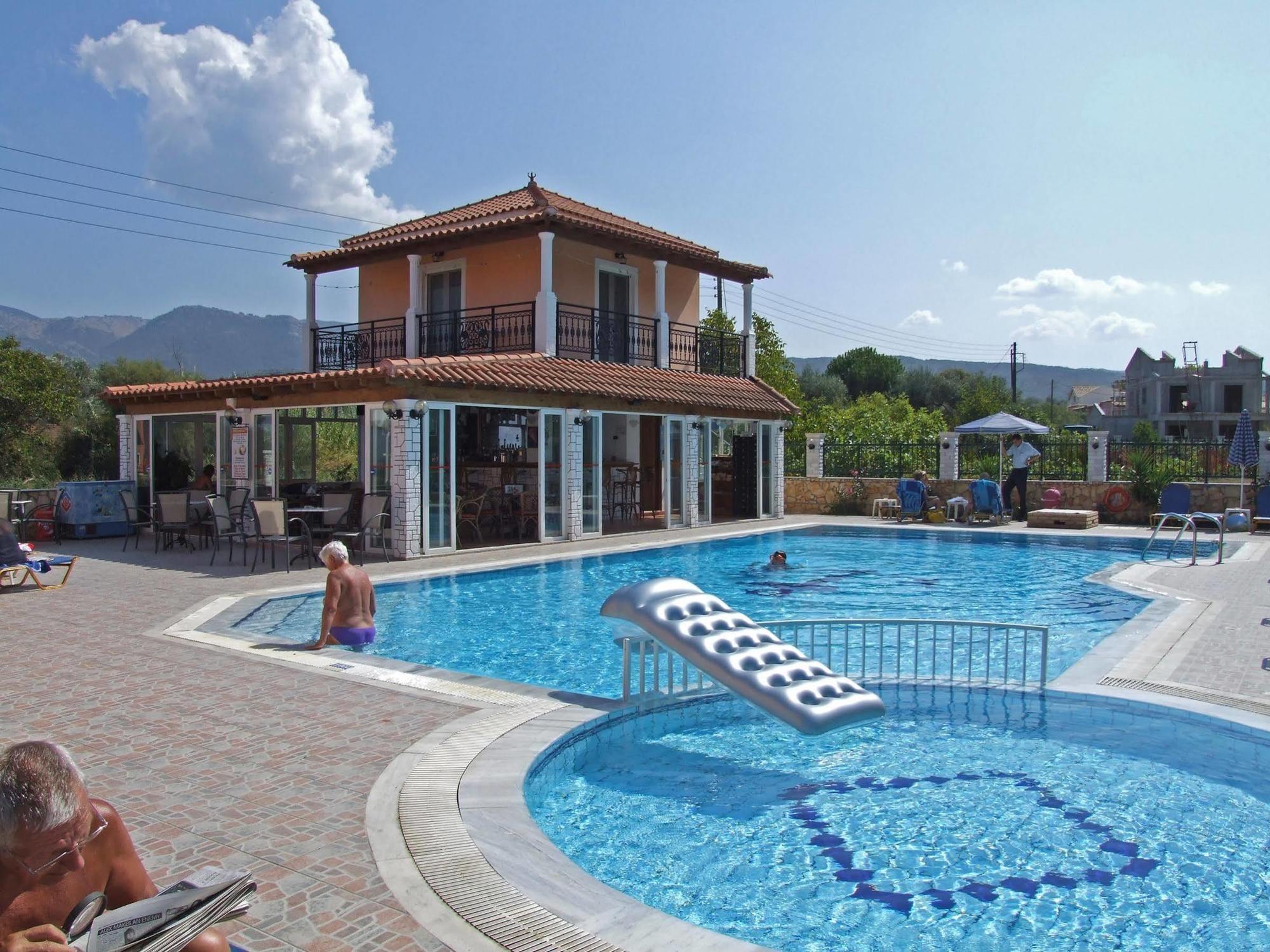 Makis Studios And Apartments Roda (Corfu) Exterior foto